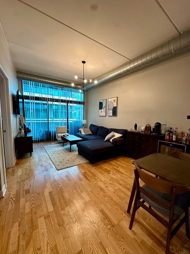 Building Photo - 660 W Wayman St