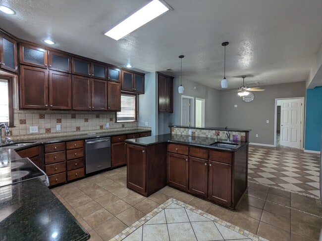 Building Photo - 1515 Hall Way