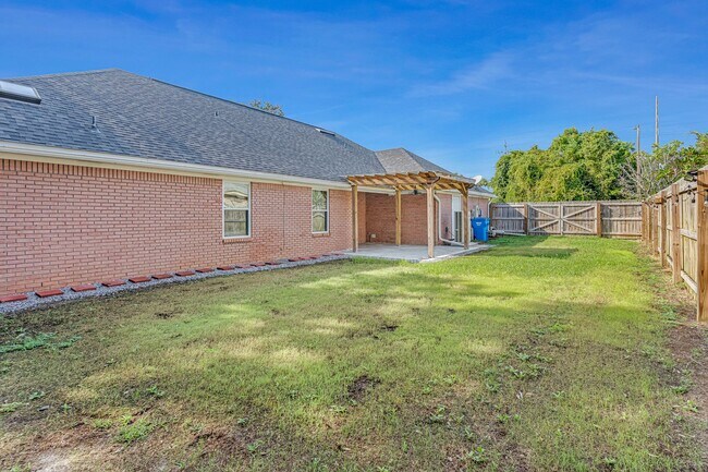 Building Photo - Beautifully Updated Home in Navarre!