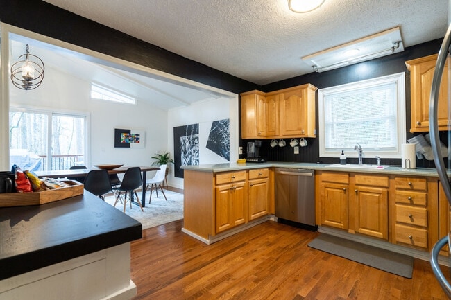 Building Photo - 306 Jason Ct