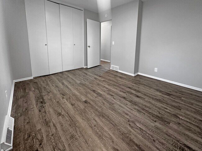 Building Photo - 27 Ridgewood St