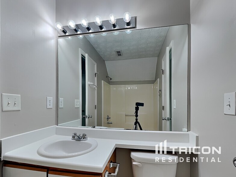 Building Photo - 1791 Killarney Dr SW