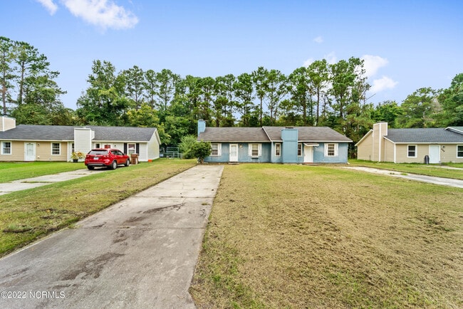 Building Photo - 228 Cedar Crk Dr