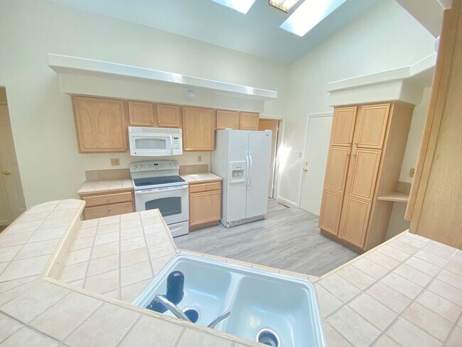 Building Photo - 6739 S Drexel Dr