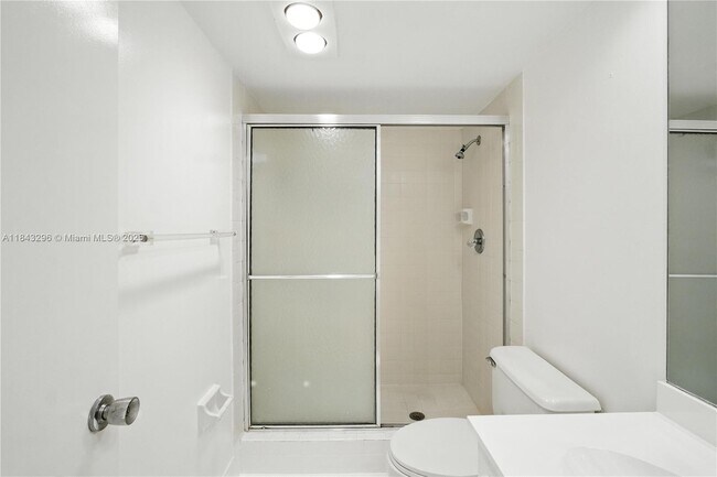 Building Photo - 3850 Oaks Clubhouse Dr