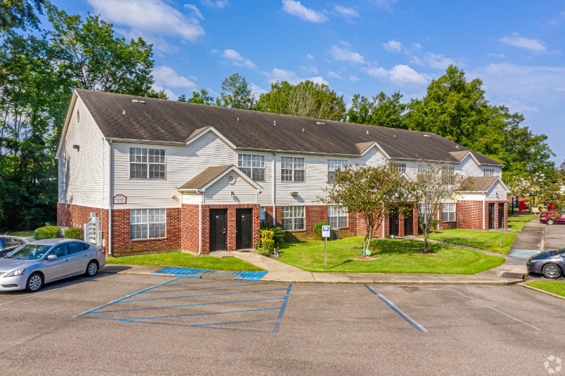 Building Photo - 2121 Lobdell Blvd