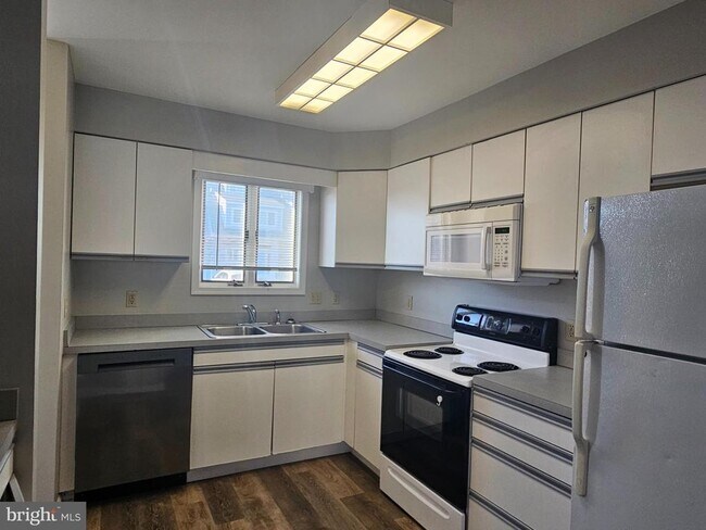 Building Photo - 19 Henlopen Gardens