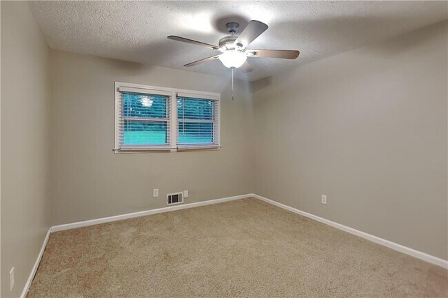 Building Photo - 6659 Kellogg Dr