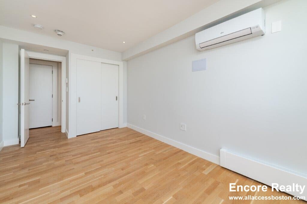 Building Photo - 1400 Columbia Rd