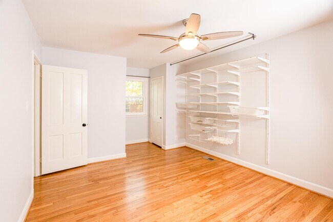 Building Photo - 8524 Manchester Rd