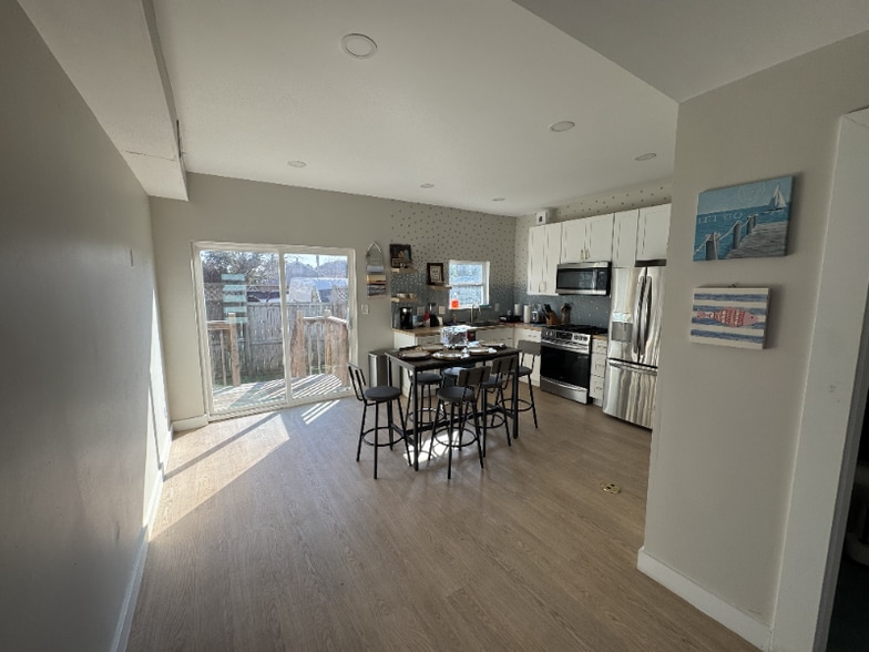 Building Photo - 4305 Ave S