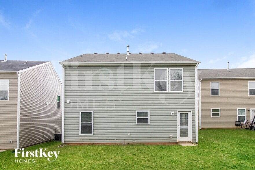 Building Photo - 4300 Oak Pointe Dr