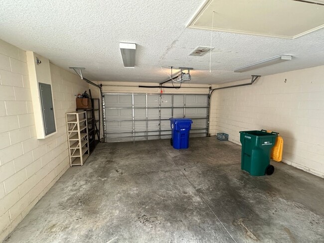 Building Photo - 4 Bedroom 3 Bath Single Family Home in The Groves of Baytree - Tavares Florida