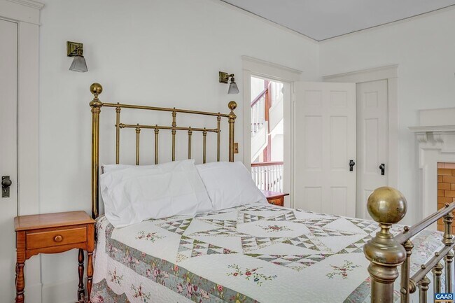 Building Photo - 502 Park Hill