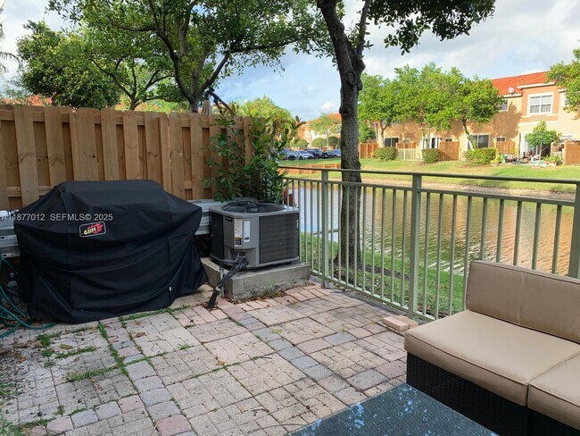 Building Photo - 4926 Leeward Ln