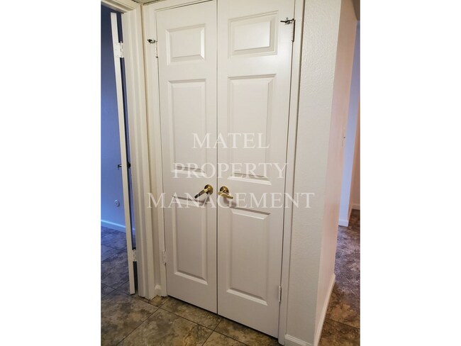 Building Photo - FLO1313