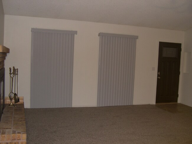 Building Photo - 4310 Caliente St