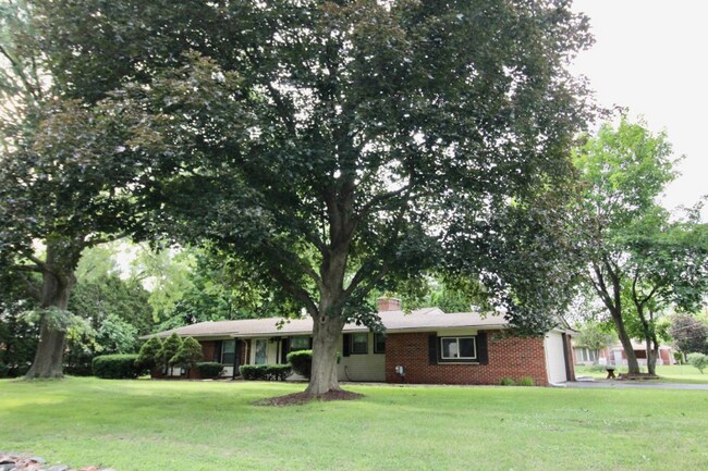 Building Photo - 1239 Ashover Dr
