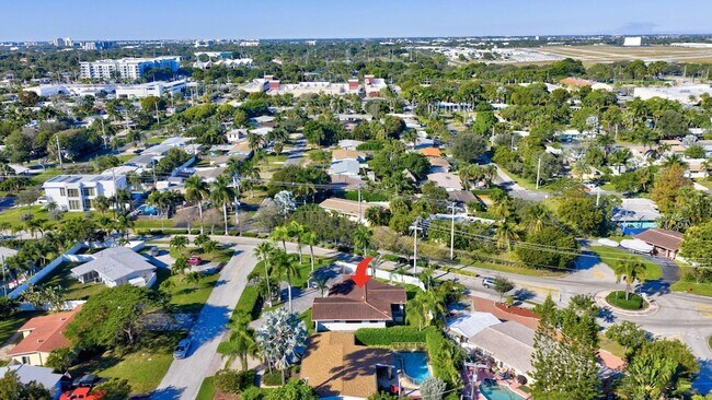 Building Photo - 2601 NE 8th Ct