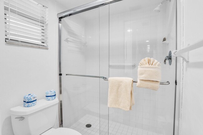 Building Photo - 600 Neapolitan Way