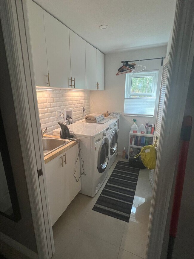 Building Photo - 3/2/2 Seasonal home in Deep Creek