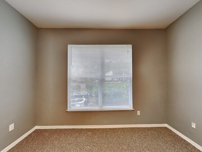 Building Photo - 2740 Maitland Crossing Way