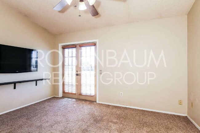 Building Photo - Gorgeous 3-beds, 3-baths home in the Suncr...