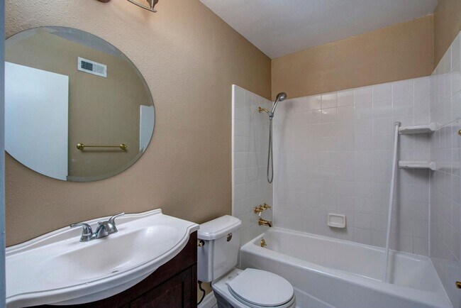 Building Photo - Beautiful 4B/2BA Home in Rancho Bernardo for Lease!