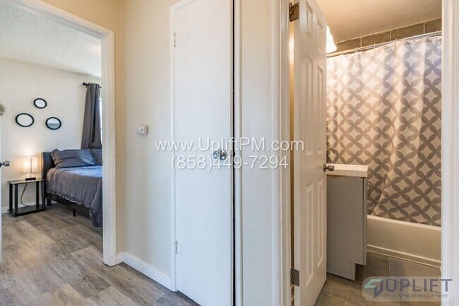 Building Photo - 4827 Castle Ave