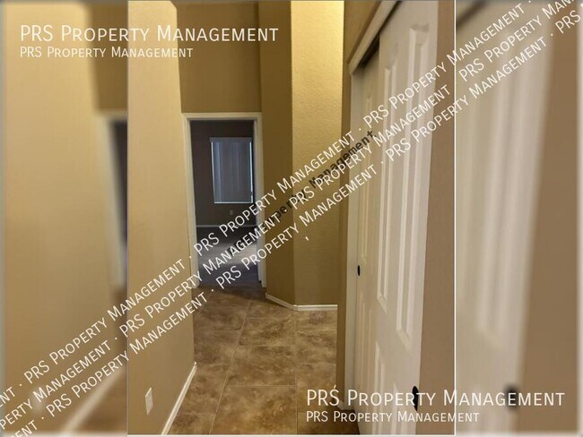 Building Photo - 1041 E Silverwood Dr