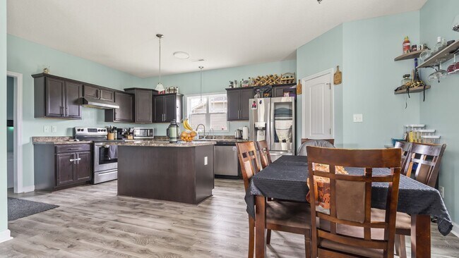 Building Photo - 4-Bedroom Hunter's Creek Gem