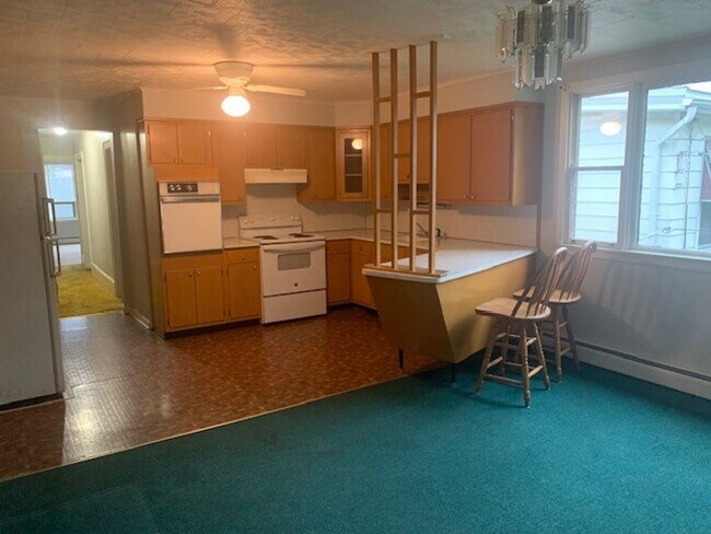 Building Photo - 3 bedroom 1 bathroom