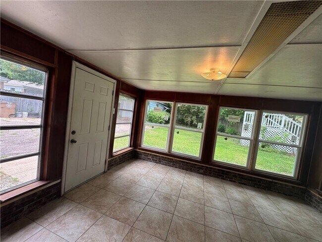 Building Photo - 1054 Gallen Ct