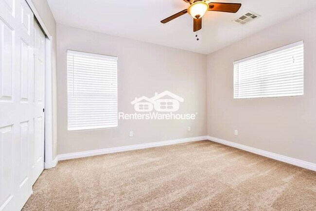 Building Photo - 989 Crescent Falls St