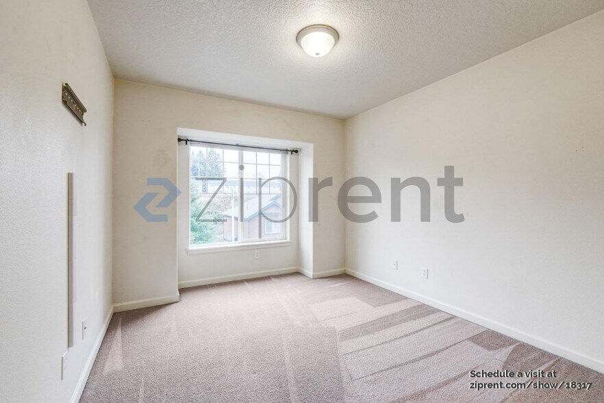 Building Photo - 2729 Rossiter Ln