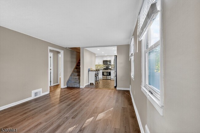 Building Photo - 128 South Ave