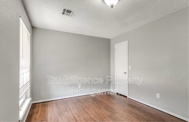 Building Photo - 210 Kathleen Dr
