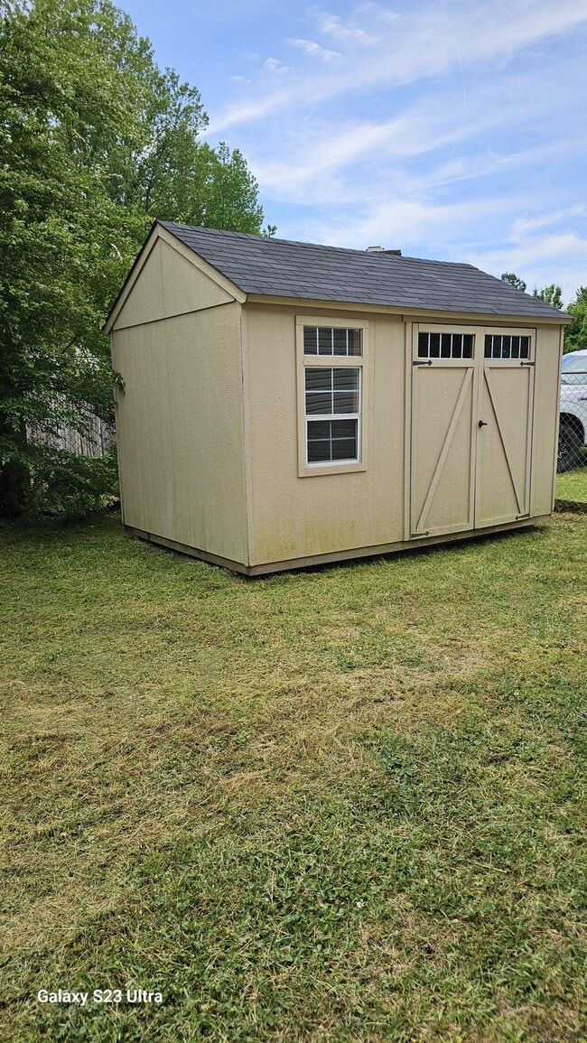 Building Photo - 912 Laurel Ln