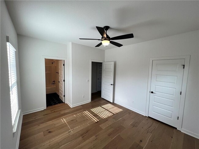 Building Photo - 5460 Hackett St