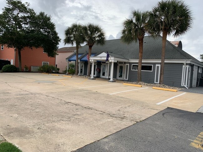 Building Photo - 3-Bedroom, 2-Bath Home in Palmwood Estates