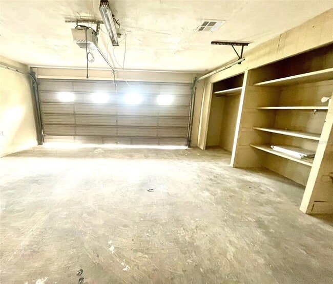 Building Photo - 102 S Jefferson St