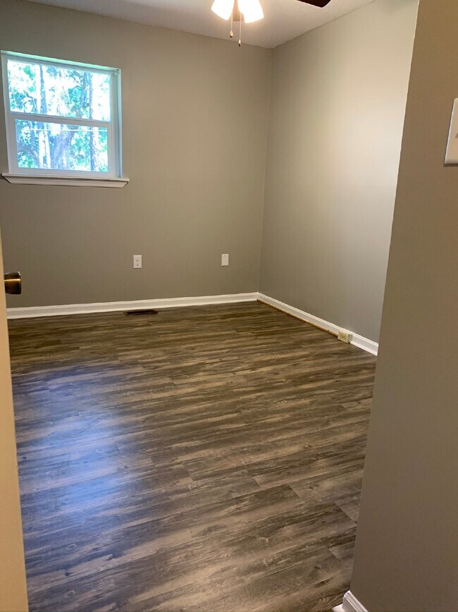 Building Photo - Townhome For Rent