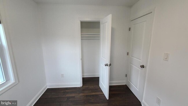 Building Photo - 417 Burbank St SE