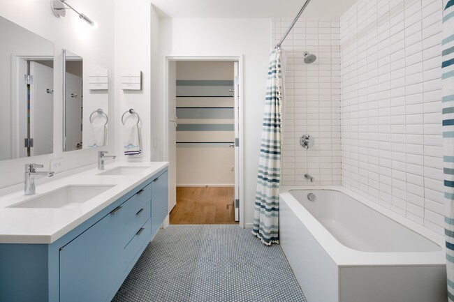 Building Photo - 12 Warren St