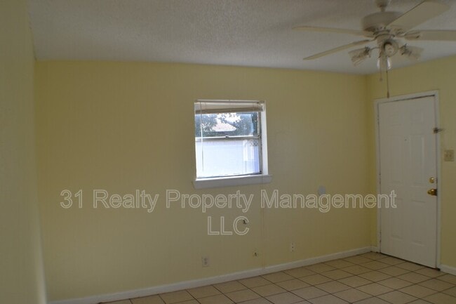 Building Photo - 706 Frisco Rd