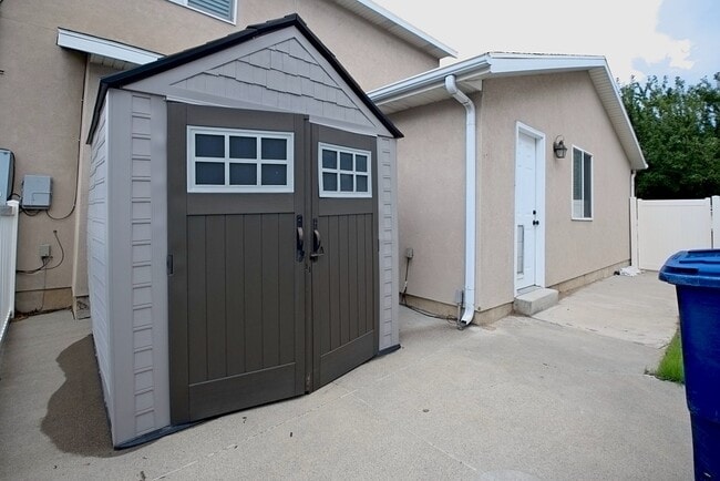 Building Photo - 7136 Ponderosa Way