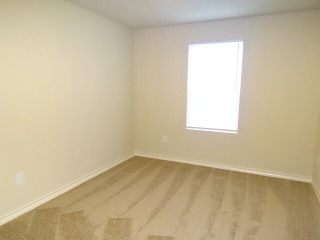 Building Photo - 7042 Lakeview Dr.