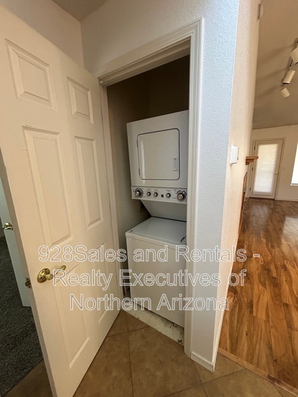 Building Photo - 6485 E Settlers Run Rd