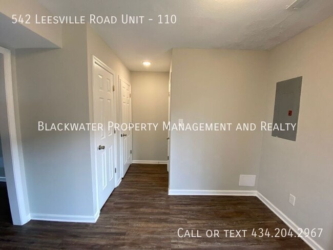 Building Photo - 2 Bedroom Townhome in Heritage Court!