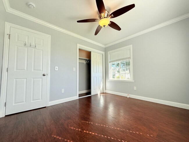 Building Photo - 6660 Charlesworth Ave